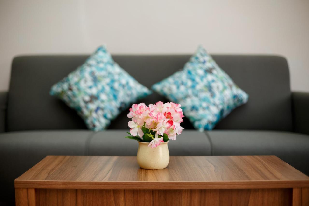 Misty Meridian Serviced Apartments Бангалор Екстериор снимка